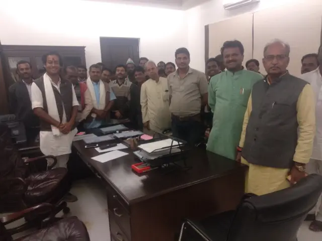 जयवर्धन सिंह समर्थकों के साथ