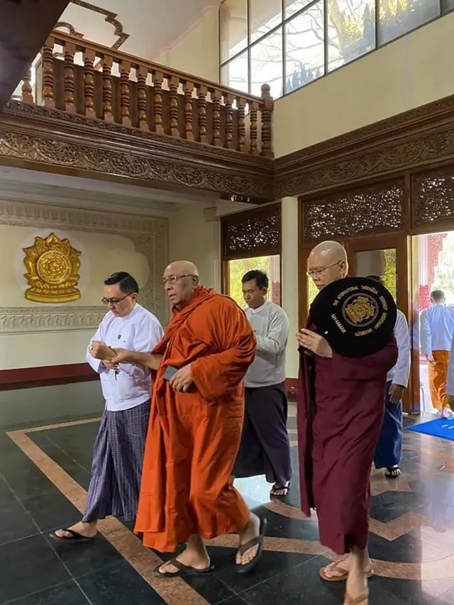 သီတဂူဆရာတော်(ဘယ်)နဲ့ ဒေါက်တာအရှင်ဆေကိန္ဒ(ညာ)