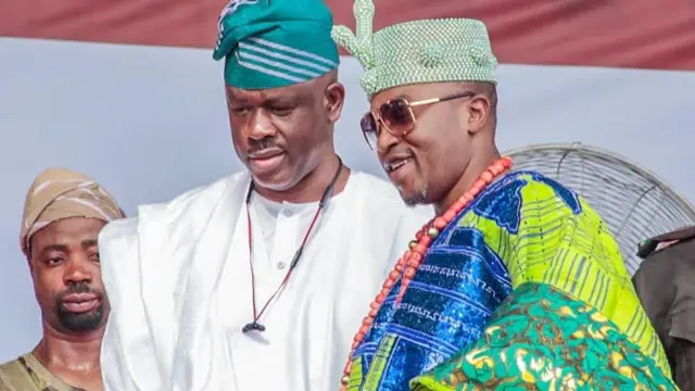 Oluwo tilu Iwo ati alejo miran nibi a ibura naa