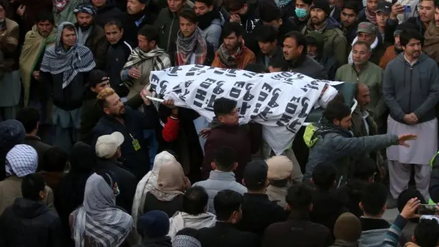 تشییع پیکر یکی از قربانیان در شهر «مچ»