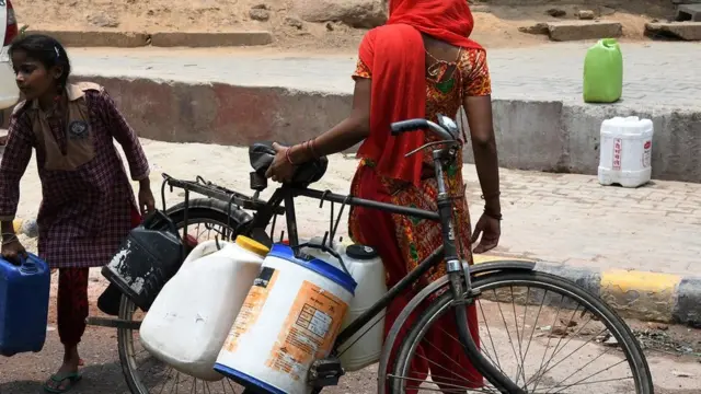 பருவநிலை மாற்றம்: 'தண்ணீர் பிரச்சனை, இடப்பெயர்வு, வறுமை' - மீண்டும் ஓர் அழுத்தமான எச்சரிக்கை