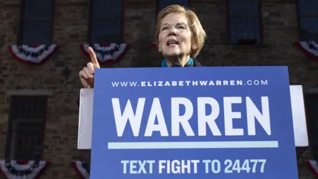 وارين على المنصة