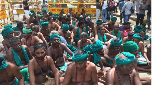 டெல்லியில் தமிழக விவசாயிகள் போராட்டம்