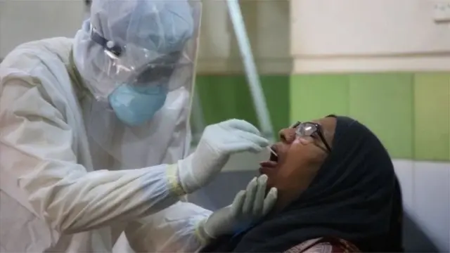 জ্বরের সঙ্গে আরো কোভিডের অন্য উপসর্গ দেখা গেলে নমুনা পরীক্ষা এবং চিকিৎসার ব্যবস্থা করতে হবে।