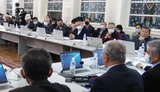 Конституциялык кеңешме Баш мыйзамдын жаңы долбоорун 20-но\ярдан бери талкуулап жатат