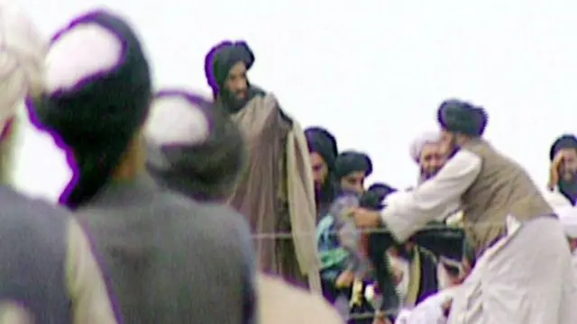 سال 1996 میں بی بی سی کے عملے نے ملا عمر کی ایک خفیہ ویڈیو بنائی تھی