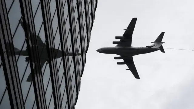 Москва устида бомбардимончи самолётлар парвози