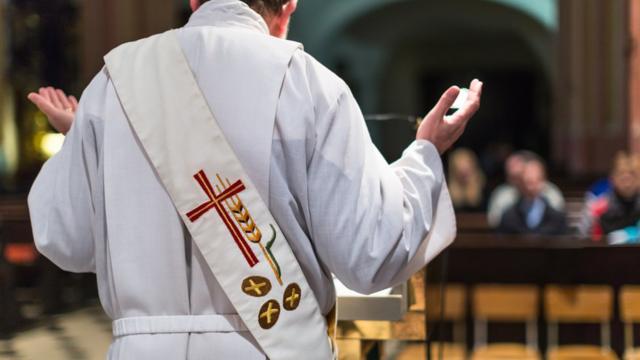 Las estrictas nuevas normas del Vaticano sobre qué se puede y qué no se  puede hacer con las cenizas de un difunto - BBC News Mundo