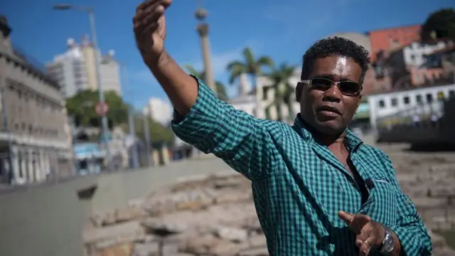 Claudio Honorato est conservateur de la fosse commune