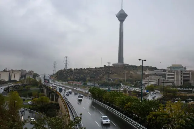 مسئولان حمل و نقل تهران می‌گویند رفت و آمد در اولین روز اجرای طرح مانند روزهای گذشته بوده و کاهش چشمگیری نداشته است