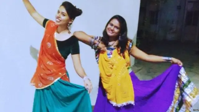 झेबा गरबा शिकताना