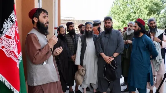 د افغانستان د ملي امنیت شورا په خبره، له څرخي پله زندانه يې وړمه ورځ اتیا طالب بندیان خوشي کړل چې د څلورو سوو پاتې طالب بندیانو له ډلې دي.