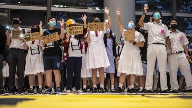 香港某商场内中学生参与“反送中”集会（23/9/2019）
