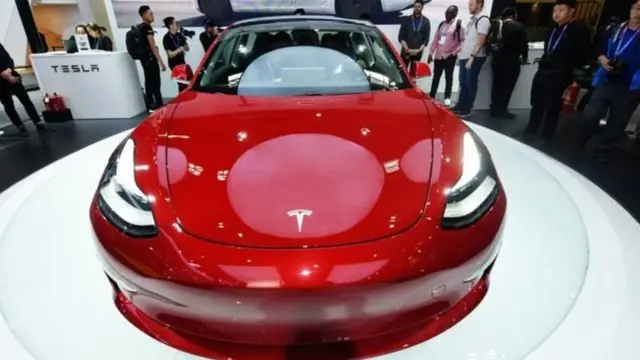 टेस्ला की कार
