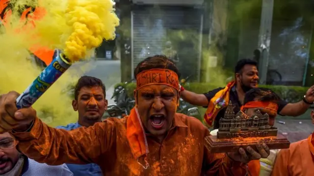 அயோத்தி ராமர் கோயில் பூமி பூஜையை முன்னிட்டு பா.ஜ.க தொண்டர்கள் டெல்லியில் கொண்டாட்டம்.