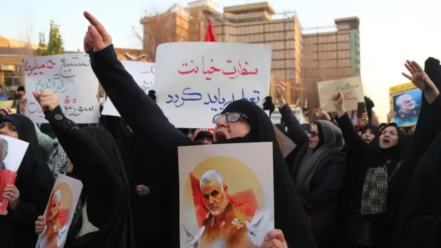 صورة لمظاهرة مؤيدة للحكومة الإيرانية