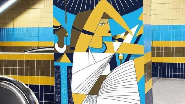 إحدى جداريات محطة مترو "كلية البنات" في العاصمة القاهرة.