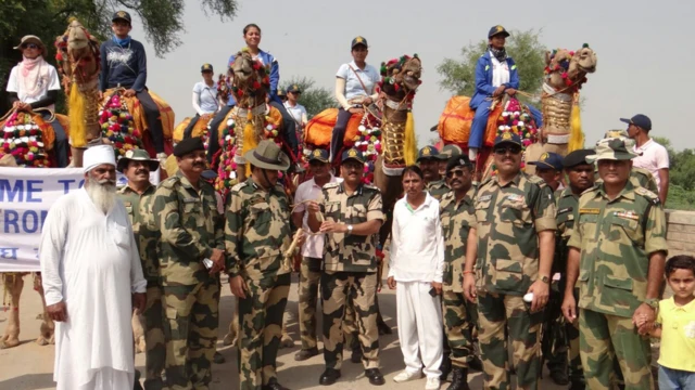 ઊંટ પર સવાર બીએસએફની સૈનિકો