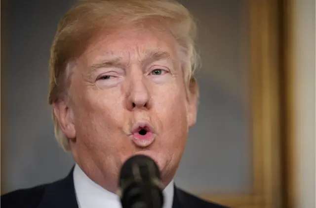 美国总统特朗普周四（22日）公布对中国进口货品征收关税，涉及大约600亿美元，以惩罚中国窃取和转移美国企业技术。