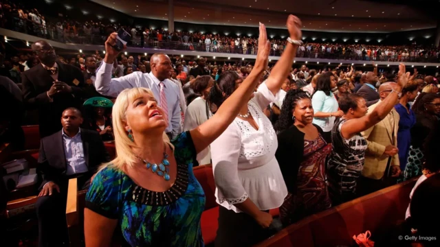 Les méga églises américaines attirent des milliers de fidèles