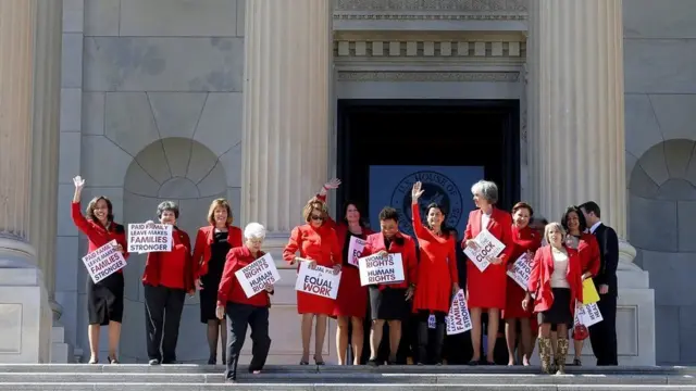 Un grupo de congresistas demócratas abandonaron su jornada laboral para unirse al "Día sin mujeres".