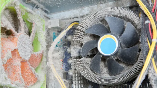 Polvo acumulado en componentes de computadora