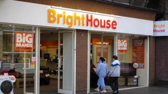 அரசியின் தனியார் எஸ்டேட், பிரைட்ஹவுஸ் ரியால்டர் நிறுவனத்தில் மிகச்சிறு அளவில் முதலீடு செய்தது.