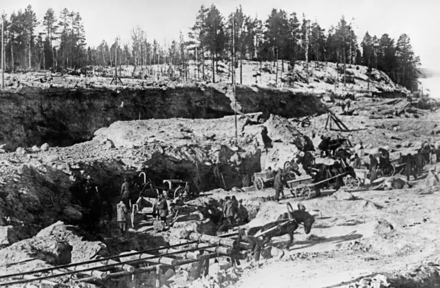 Строительство Беломоро-Балтийского канала заключенными ГУЛАГа