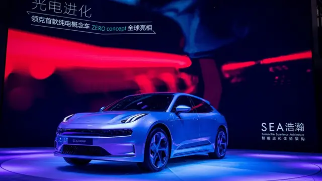 کانسپت زیرو دو موتور الکتریکی دارد و با هر بار شارژ تا ۷۰۰ کیلومتر حرکت می‌کند