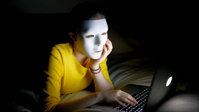수사기관이 악플러의 인적사항을 확인하는 데만 상당한 시간이 소요된다
