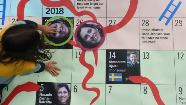 گابریل راتلکیف در کمپین آزادی مادرش