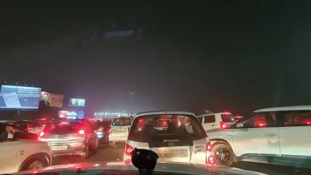 दिल्ली डीएनडी पर ट्रैफिक