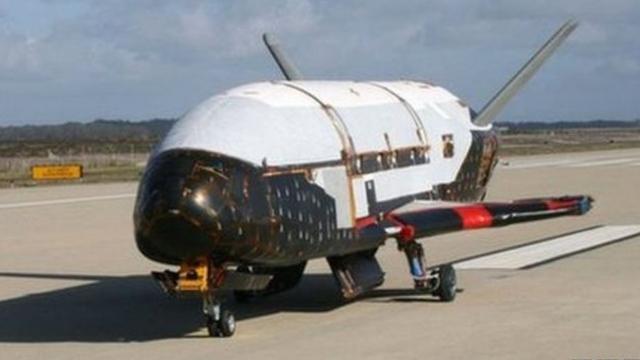 关于这种神秘的空天飞机有许多猜测，一个关键问题就是X-37B是否具有太空反击能力，或可能被用来试验太空攻击技术