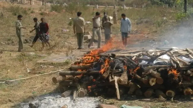 साजन के मृतक परिजनों का अंतिम संस्कार