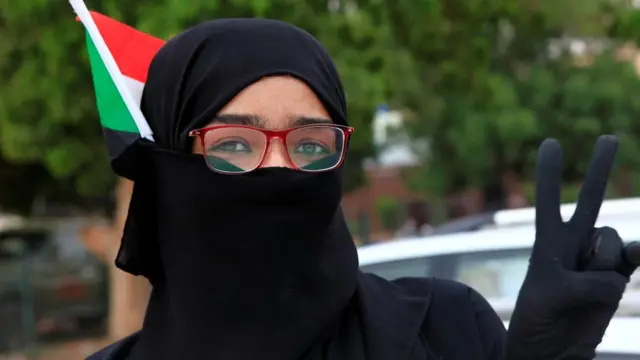 السودان شهد احتفالات بتوقيع الوثيقة الدستورية