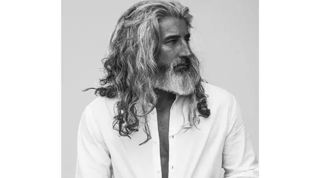 Ron Jack Foley fait partie des nombreux modèles masculins plus âgés qui sont de plus en plus visibles dans la mode et sur les médias sociaux