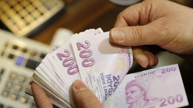 Türkiye'de 34 milyondan fazla kişi bireysel kredi kullanıyor, bu sayıya  kredi kartı sahipleri de dahil - BBC News Türkçe