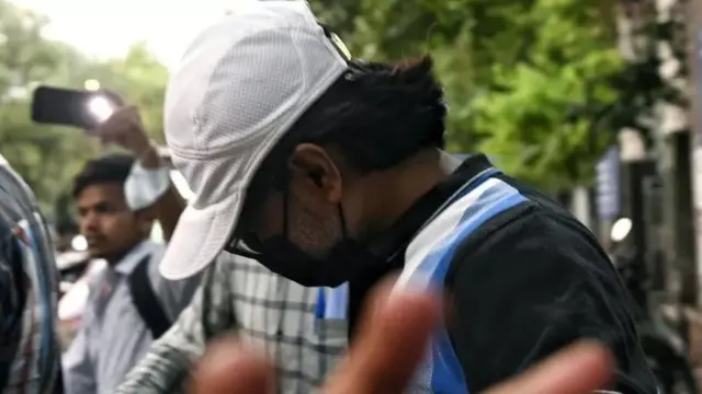 ਜ਼ੁਬੈਰ ਨੂੰ ਭਾਰਤੀ ਦੰਡਾਵਲੀ ਦੀ ਧਾਰਾ 153 ਏ ਅਤੇ 295 ਦੇ ਤਹਿਤ ਗ੍ਰਿਫ਼ਤਾਰ ਕੀਤਾ ਗਿਆ ਸੀ।