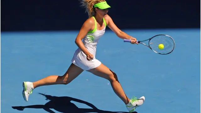 বাঁহাতি টেনিস খেলোয়াড় মারিয়া শারাপ্রভা।