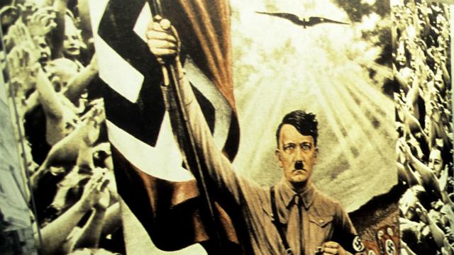 Cartel con Hitler en el centro y gente emocionada