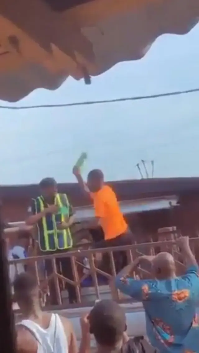 Lagos policeman assaulted by civilian: "Sunday Erhabor"