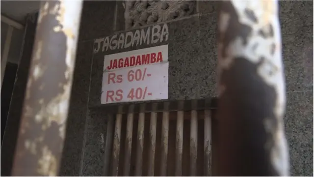 ఆంధ్రప్రదేశ్‌లో సినిమా థియేటర్లపై అధికారుల సోదా