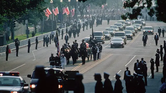 Đoàn diễu hành trong lễ quốc tang của Tổng thống Ronald Reagan