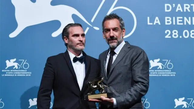 Todd Phillips (à direita) e Joaquin Phoenix