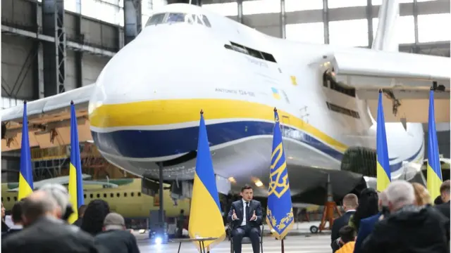 Президент хоче створити національну авіакомпанію. Але не з літаками "Антонов"