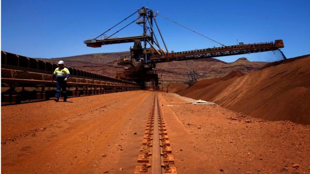 根據澳洲西太平洋銀行的估算，中國從澳洲入口六成的鐵礦資源，兩成則來自巴西。澳洲每年向中國運送9億噸的鐵礦石。
