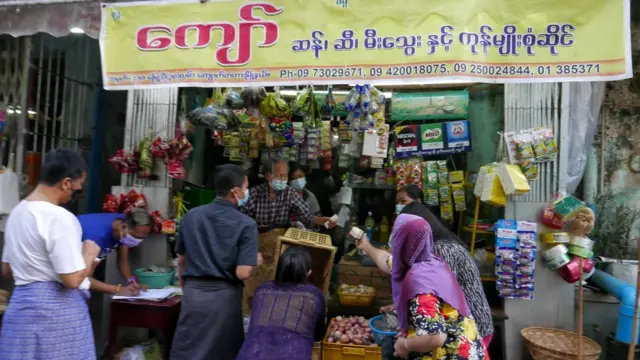 အခြေခံစားသောက်ကုန်စျေးတွေပြောင်းလဲလာ