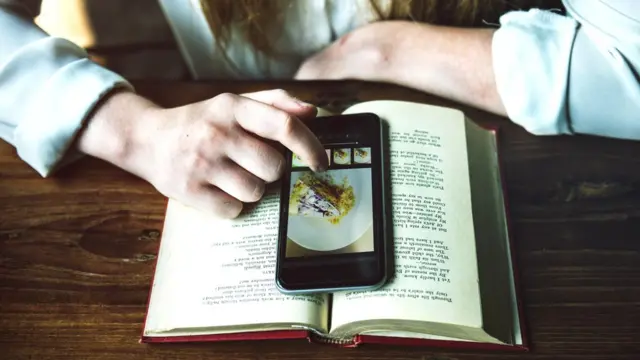 Социальными сетями ежедневно пользуется более миллиарда человек, что дает рекрутерам богатый выбор потенциальных кандидатов