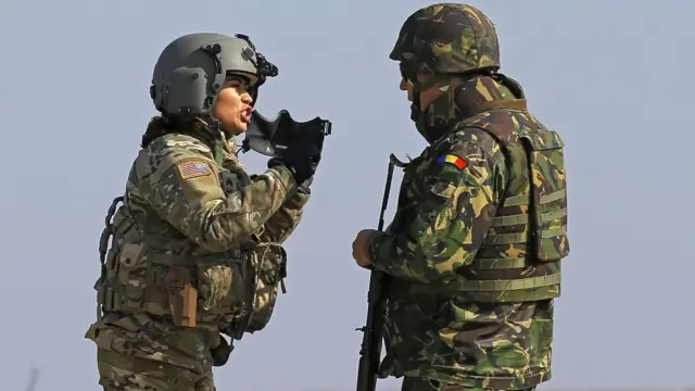 नैटो की महिला सैनिक