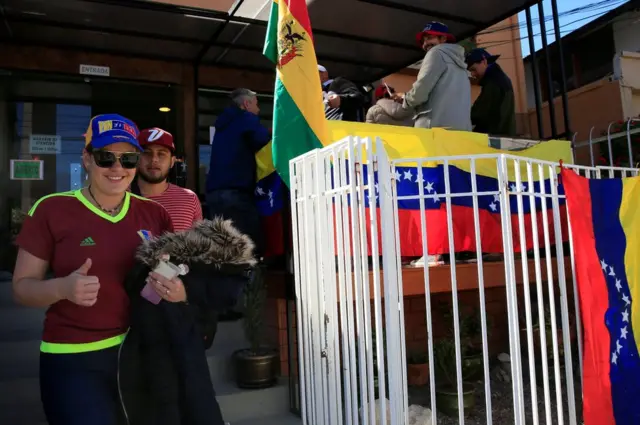 Venezolana vota en Bolivia